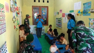 Anak-Anak PAUD Sely Kini Punya Meja Belajar Berkat Satgas Pamtas Yonarmed 12