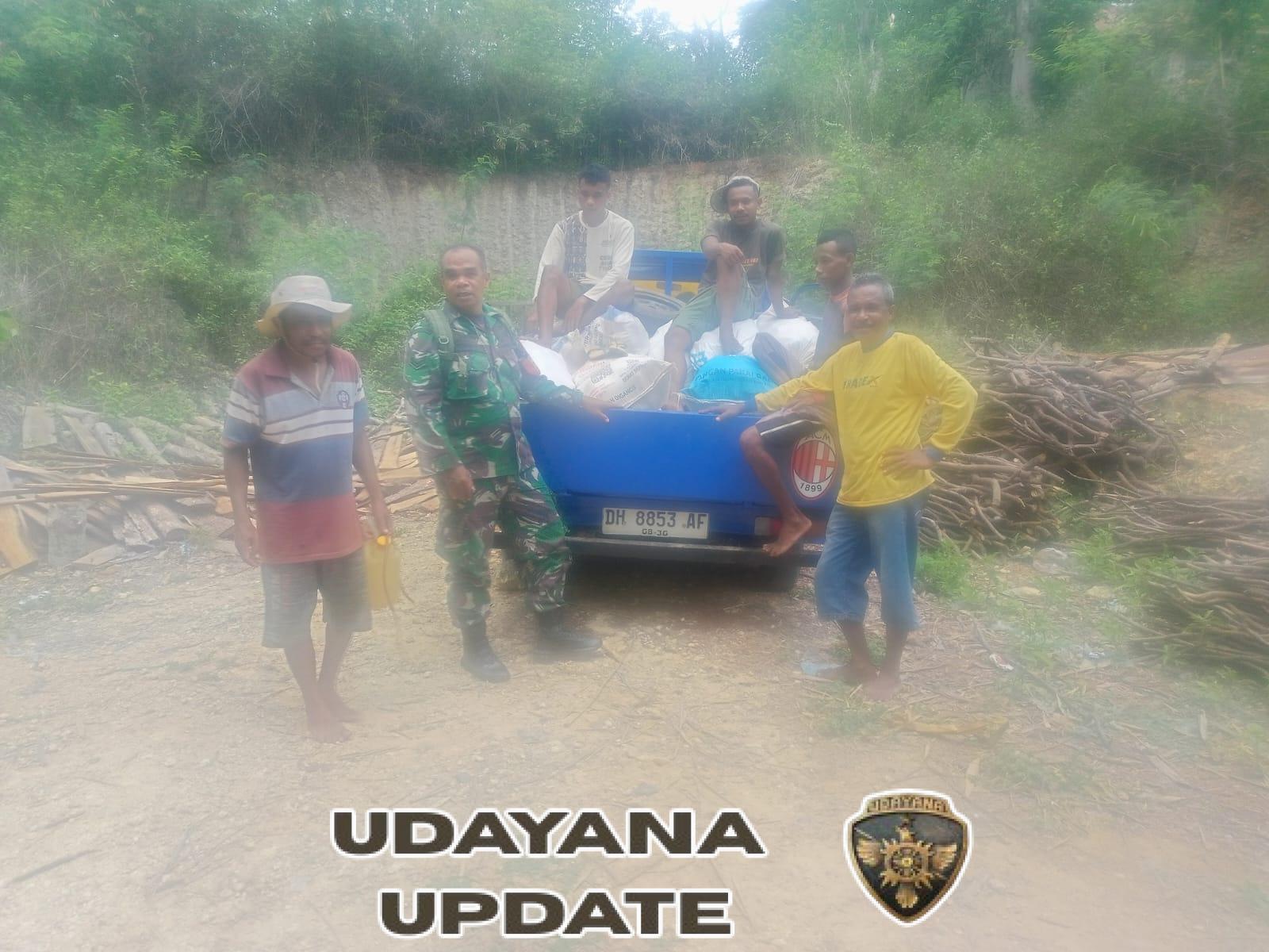 Semangat Hari Pahlawan, Babinsa Baumata Bantu Warga Jagung