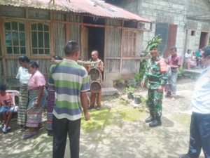 Cegah Gangguan Kamtibmas, Babinsa Miomaffo Timur Gencarkan Komunikasi Sosial di Desa Kaenbaun