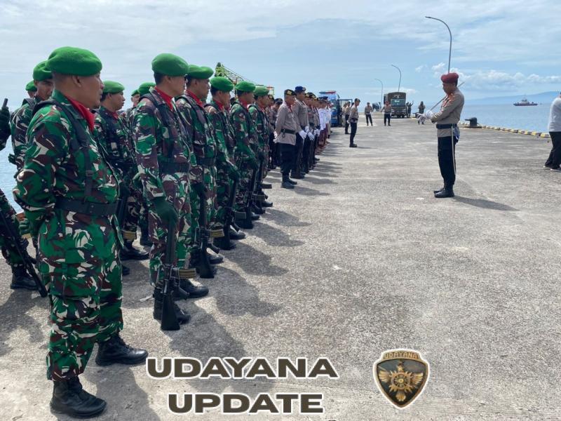 Menghormati perjuangan para pahlawan, Prajurit Kodim 1623/Karangasem mengikuti upacara tabur bunga dalam rangka hari pahlawan ke 80.
