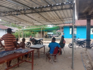 Babinsa Koramil 1602-01/Ende Gelar Komsos dan Pamwil di Desa Mundinggasa