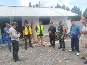 Babinsa Kelurahan Kubu Bersama Aparat Terkait Gelar Sidak Duktang di Proyek Rehab Gedung Auditorium UHN I Gusti Bagus Sugriwa