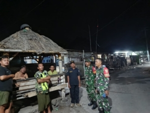 Babinsa Bersama Pokmas Kecamatan Praya Gelar Patroli pantau titik rawan