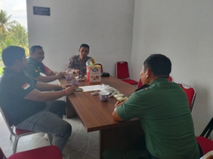 Jaga Stabilitas Desa, Danramil 07 Busungbiu Intensifkan Silaturahmi Lewat Kunjungan ke Kantor Perbekel Kekeran