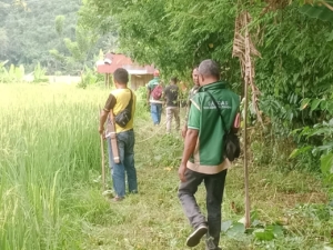 Babinsa Koramil Maukaro Tingkatkan Kemanunggalan TNI-Rakyat melalui Komsos dan Pamwil di Desa Kebirangga Tenga