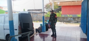 Program Makanan Bergizi Gratis Berjalan Lancar di Rote Ndao, Babinsa Pastikan Aman dan Tertib