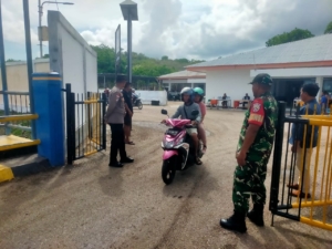 Babinsa Pantai Baru Amankan Keberangkatan Kapal Fery Garda Maritim 3 ke Kupang