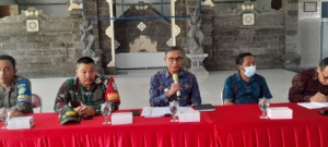 Babinsa dan Polprades Nusasari Hadiri Rapat Koordinasi Kinerja Aparatur Pemerintah Desa