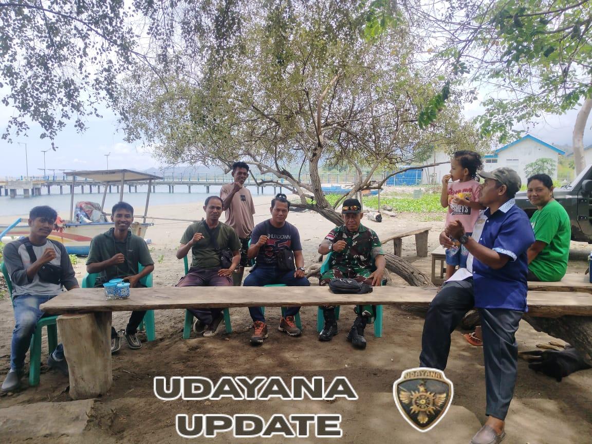 Babinsa Naikliu Bersama Dinas Peternakan Gelar Vaksinasi Hewan