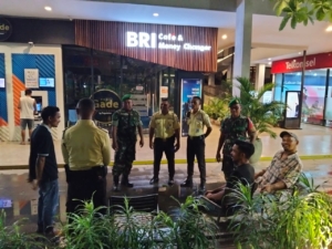 Patroli Teritorial Koramil 1630-01/Komodo Perkuat Kemanunggalan TNI-Rakyat di Kecamatan Komodo