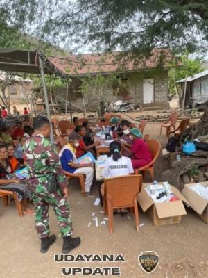 Babinsa Koramil 1624-03/Lewoleba Hadiri Bakti Sosial Pengobatan Gratis di Desa Lamatokan, Dukung Kesehatan Masyarakat