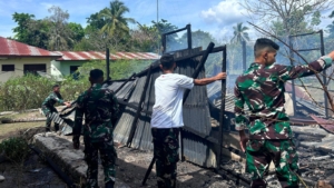 Pos Haslot dan Motamasin Bersatu Selamatkan Rumah Warga dari Kobaran Api