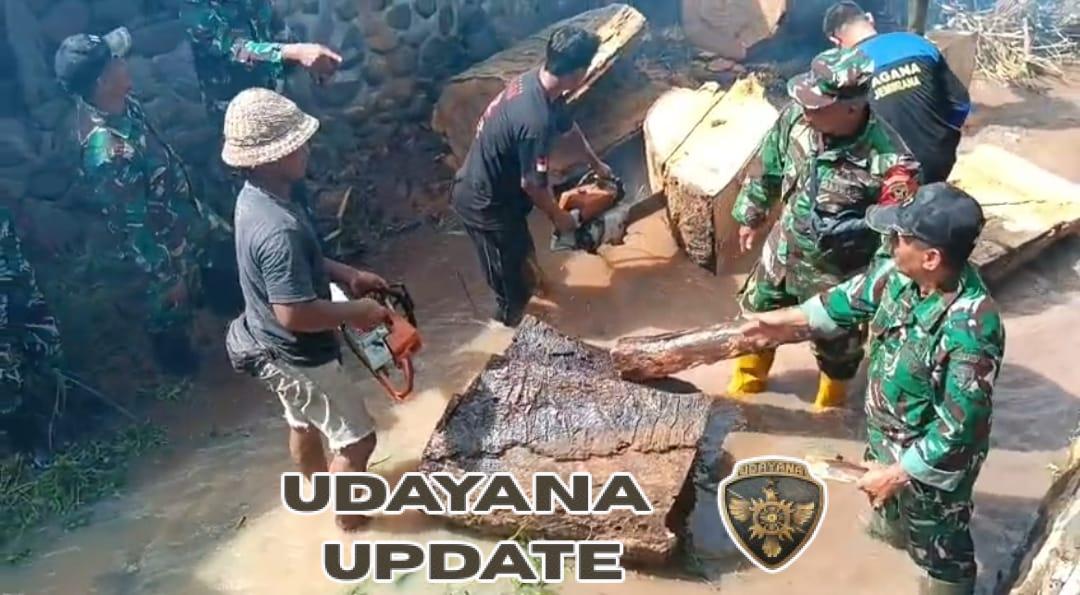 Danramil 03/Melaya Pimpin Gotong Royong Bersihkan Saluran Air di Desa Melaya