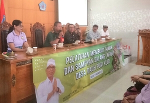 Danramil 1611-07/Denbar: Pelatihan Lamak dan Sampyan Salang Penting untuk Lestarikan Warisan Budaya