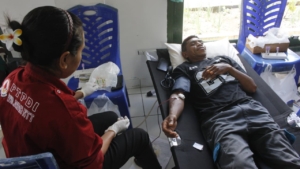 Semangat HUT ke – 79 Arhanud, Yonarhanud 2 Kostrad Gelar Donor Darah di Satuan dan Perbatasan RI-RDTL