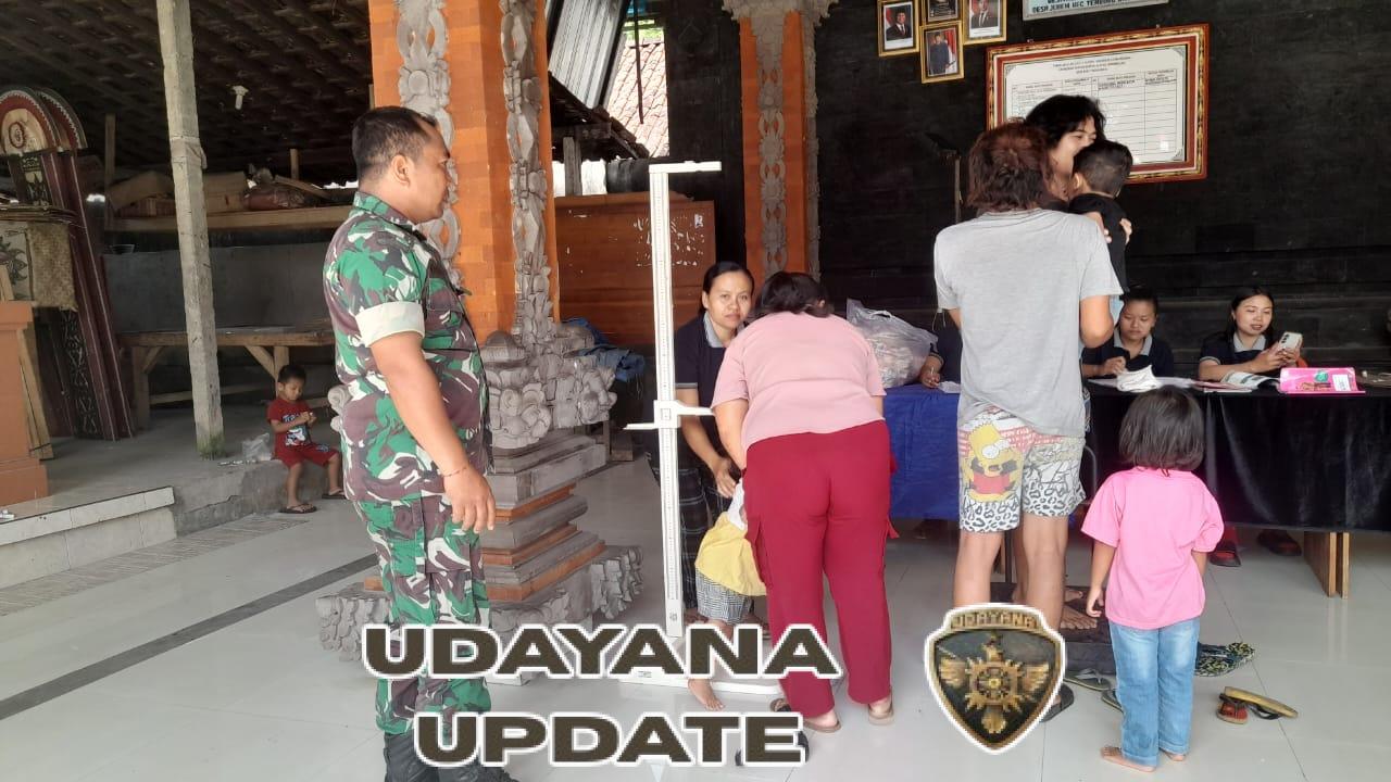 Babinsa Desa Jehem Dampingi Kegiatan Posyandu Balita di Banjar Dinas Tingkadbatu