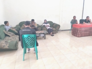 Babinsa Desa Rempes Jalin Komsos dengan Staf Desa, Wujudkan Sinergitas TNI dan Pemerintah Desa