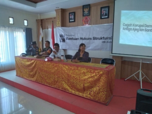 Babinsa Desa Antiga Bersama Babinkamtibmas Hadiri Sosialisasi Lembaga Bantuan Hukum (LBH) di Desa Antiga.