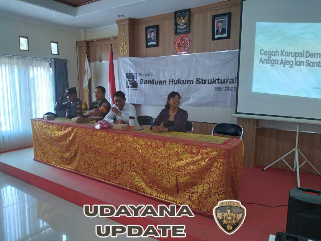 Babinsa Desa Antiga Bersama Babinkamtibmas Hadiri Sosialisasi Lembaga Bantuan Hukum (LBH) di Desa Antiga.