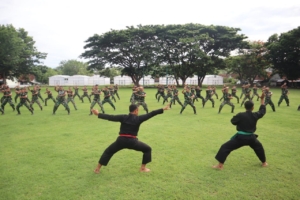 Penuh Semangat! Prajurit Kodim 1607/Sumbawa Latihan Pencak Silat Militer di Makodim
