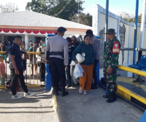 Babinsa Rote Ndao Kawal Keberangkatan Kapal Garda Maritim 3 Menuju Pelabuhan Bolok Kupang