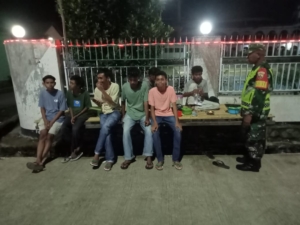 Sertu Firman Syarif Ingatkan Warga Desa Kole Jaga Keamanan dan Hindari Narkoba