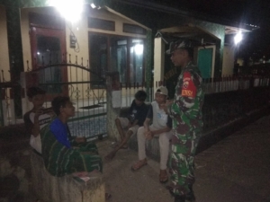 Babinsa Koramil Bolo Gelar Ronda Malam, Imbau Warga Jaga Keamanan dan Hindari Narkoba