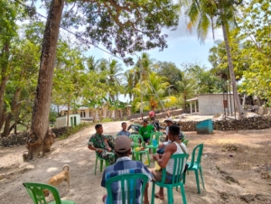 Babinsa Koramil 1627-03/Batutua Dorong Kebersamaan Petani Lewat Komsos di Loaholu