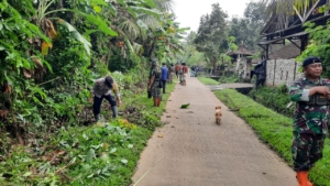 TNI–Polri dan Pemdes Melaya Bersinergi Gelar Karya Bakti Cegah Banjir di Jembrana