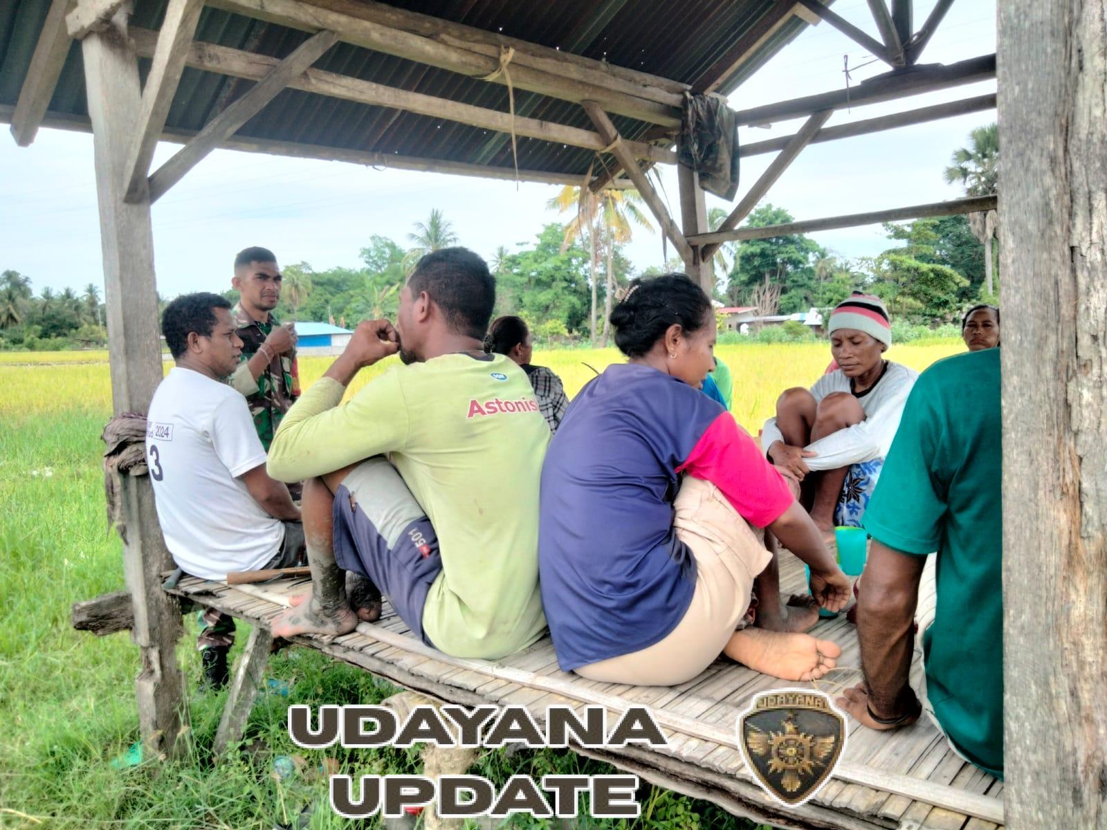 Babinsa Koramil 1602-04/Maurole Gelar Komsos dan Pamwil, Warga Desa Keliwumbu Sambut Positif