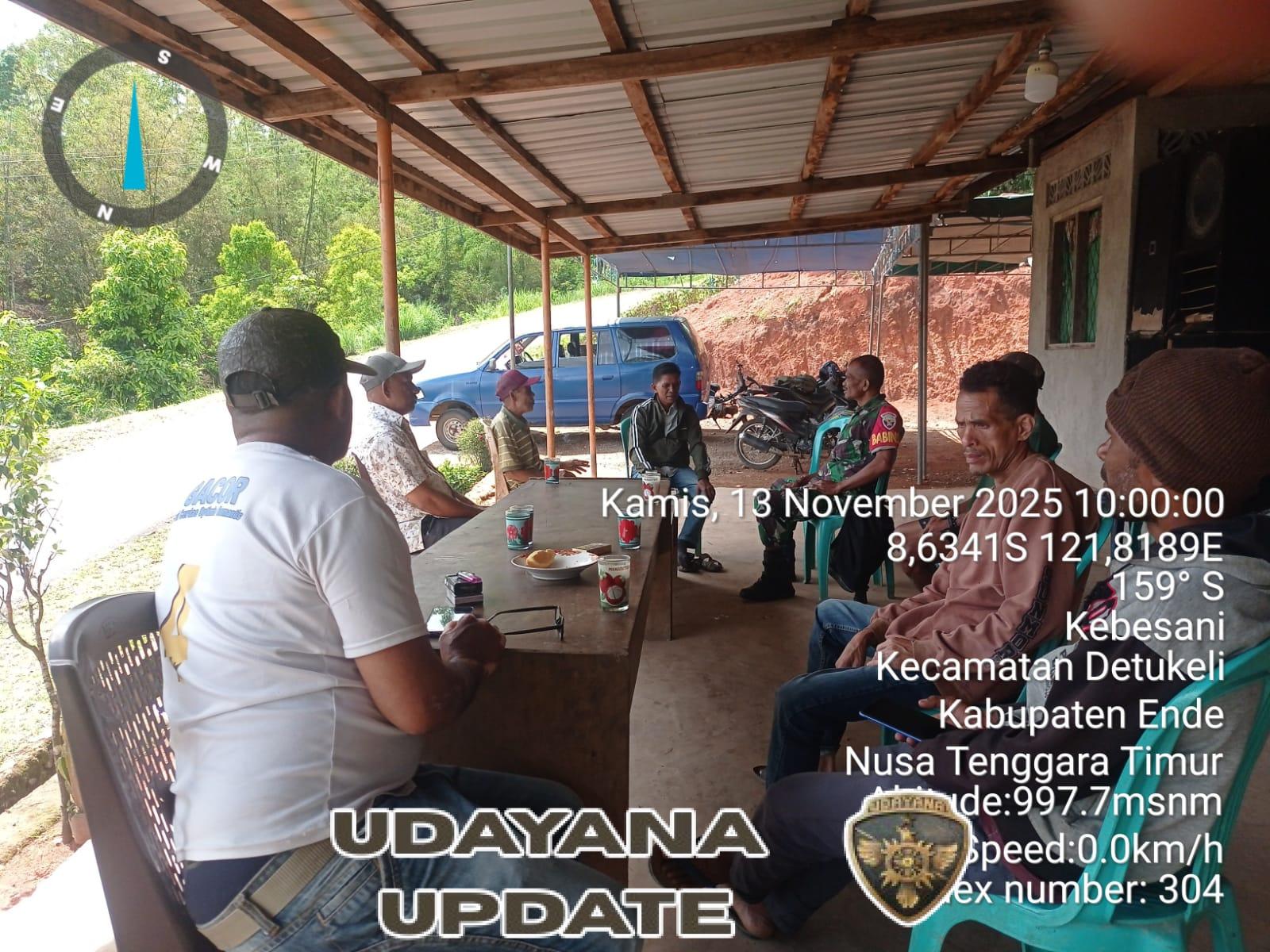 Babinsa Koramil 1602-04/Maurole Tingkatkan Kamtibmas Lewat Komsos di Desa Kebesani