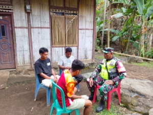 Komsos dan Pamwil, Babinsa Wolowaru Dekatkan TNI dengan Masyarakat Desa Wolokoli