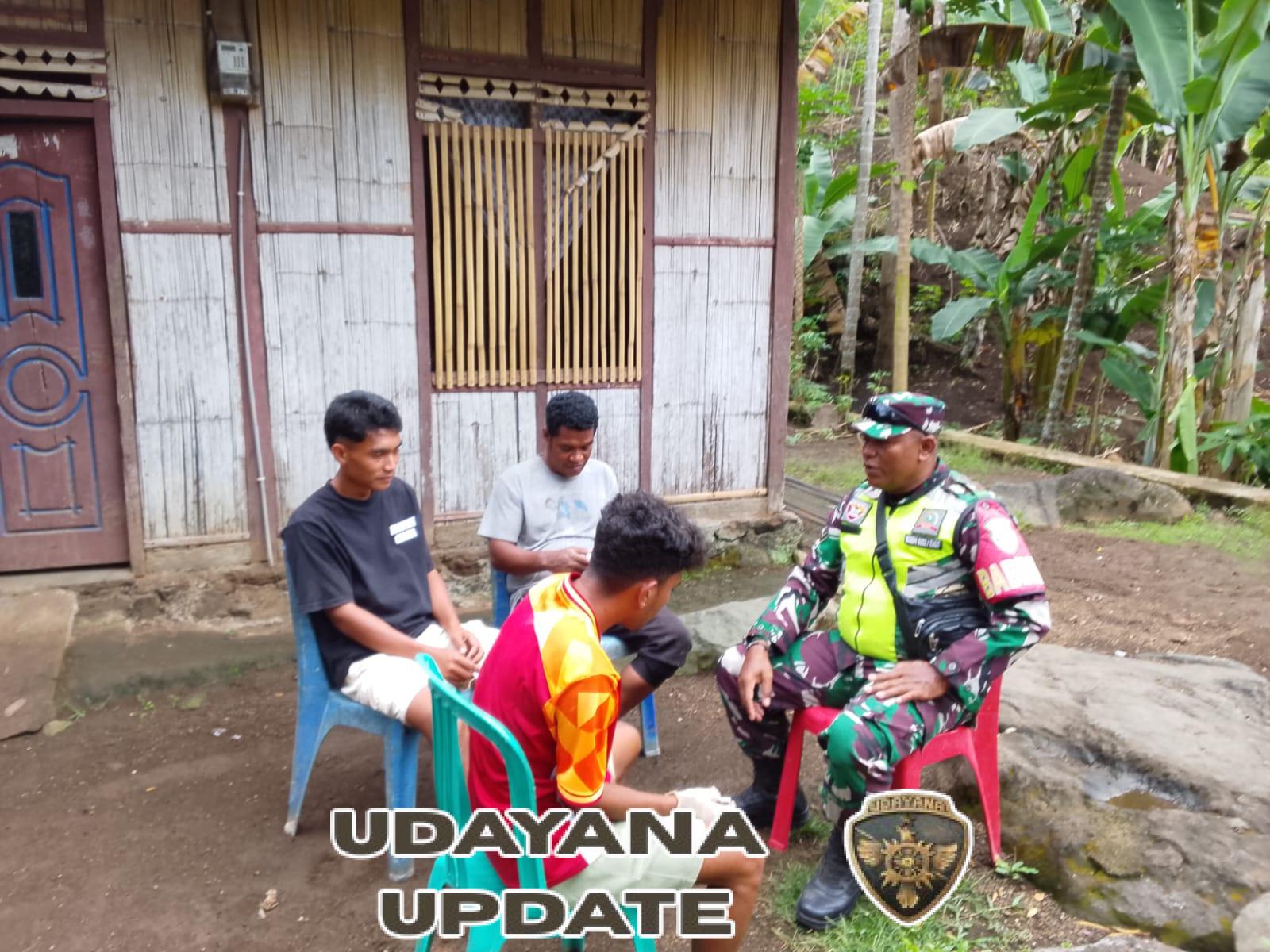 Komsos dan Pamwil, Babinsa Wolowaru Dekatkan TNI dengan Masyarakat Desa Wolokoli