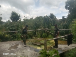 Koramil 1602-01 Ende Lakukan Pengecekan Pompa Hidram untuk Pastikan Distribusi Air Lancar