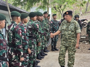 Satgas Pamtas Yonarhanud 2 Kostrad Terima Kunjungan Tim Ditjen Strahan Kementrian Pertahanan RI