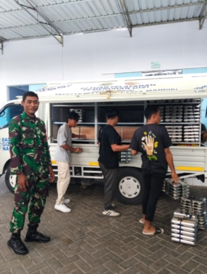 Babinsa Seketeng Kawal Program Makan Bergizi, Wujudkan Generasi Sumbawa Sehat dan Cerdas