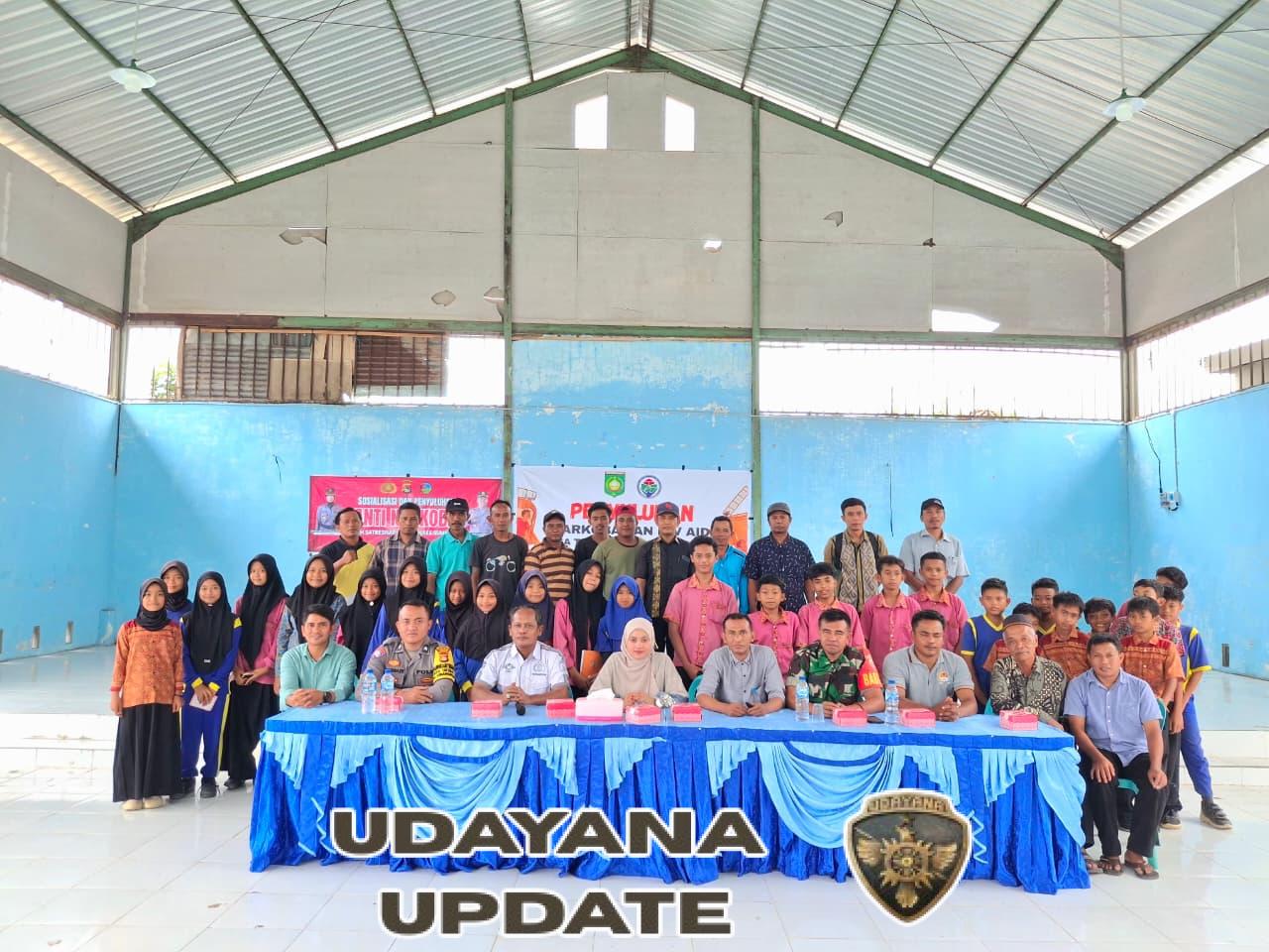 Babinsa Tatebal Dampingi Penyuluhan Bahaya Narkoba dan HIV/AIDS di Desa Tatebal