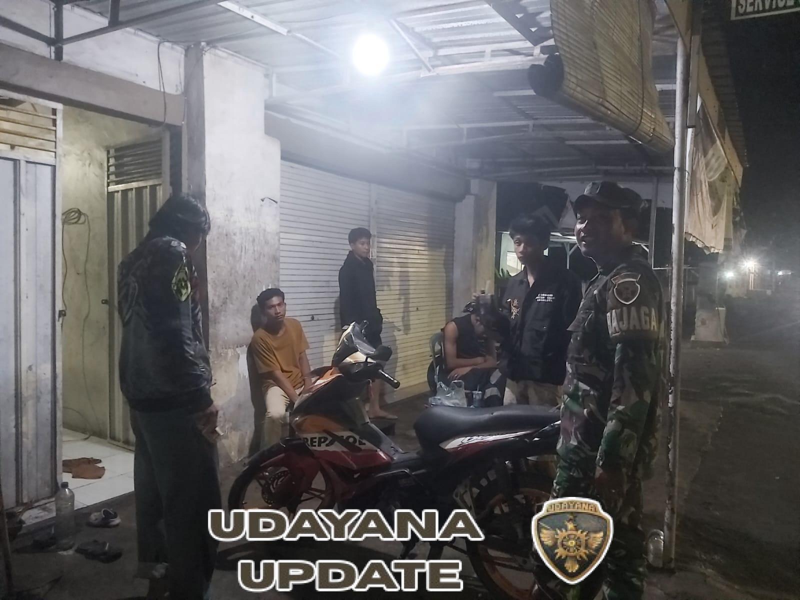 Babinsa Koramil 1628-05/Jereweh Laksanakan Patroli Malam Jaga Keamanan Wilayah