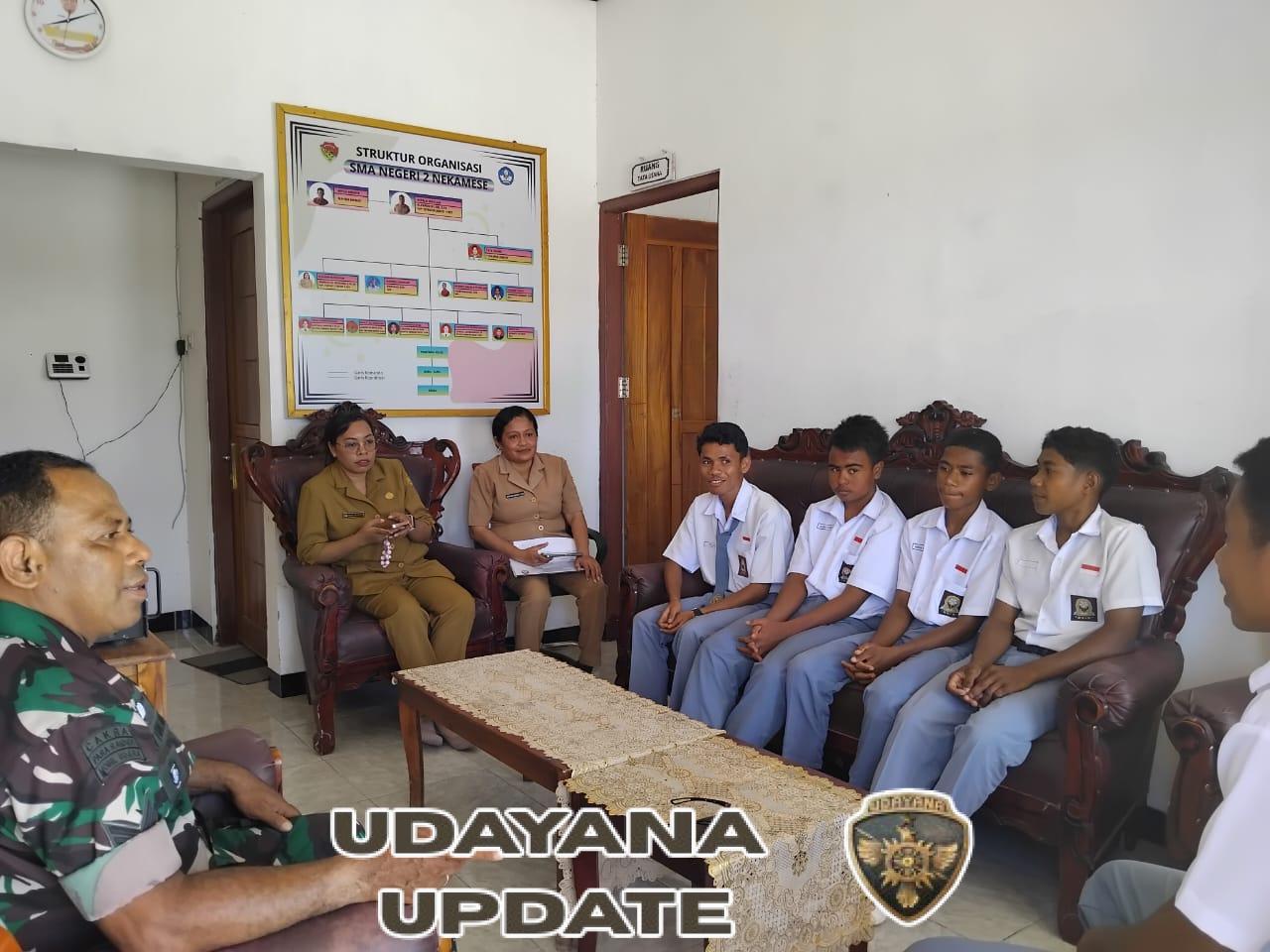 Babinsa dan Guru Bahas Disiplin Siswa di Sekolah