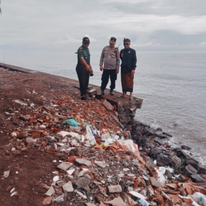 Forkopimcam Buleleng Tebar Kepedulian, Warga Disabilitas di Kaliuntu Terima Kursi Roda dan Sembako