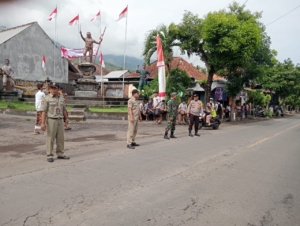Babinsa, Bhabinkamtibmas, dan Pol PP Bersatu Kawal Napak Tilas Perjuangan Nasional di Monumen Penuktukan