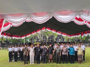 Dalam rangka Napak Tilas Perjuangan Pahlawan Nasional I Gusti Ngurah Rai, Kapten Inf I Wayan Jaya Antara berikan sosialisasi bela Negara.