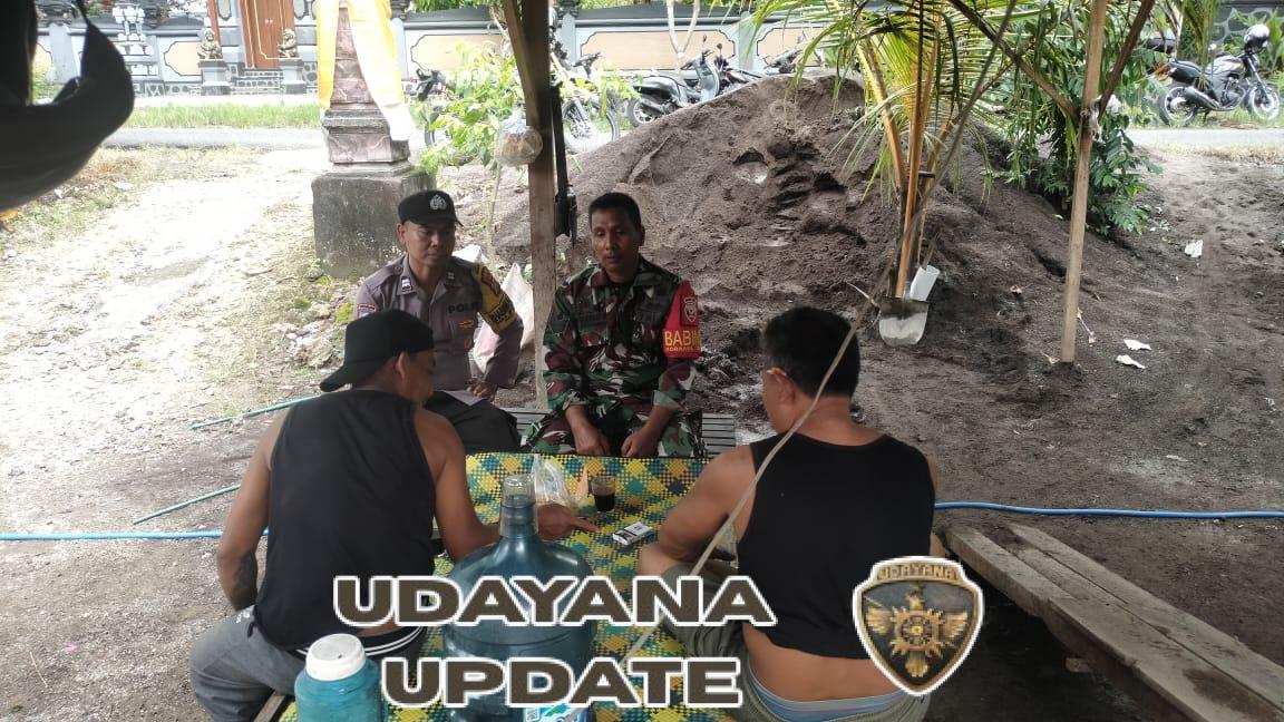 Babinsa dan Bhabinkamtibmas Tingkatkan Komsos, Perkuat Kamtibmas di Desa Blimbingsari