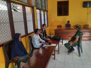 Babinsa Desa Pela Dorong Partisipasi Warga dalam Program Pembangunan Desa