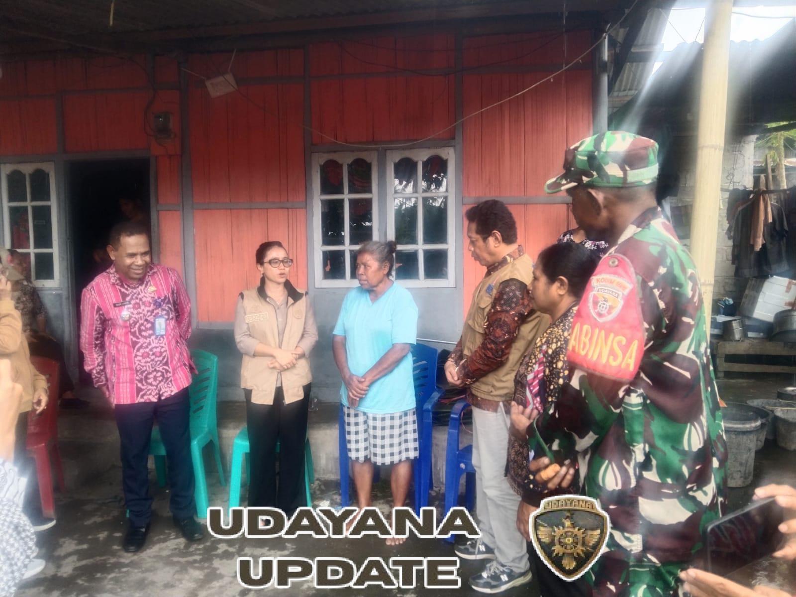 Babinsa Dampingi Penyaluran Bantuan kepada Warga Terdampak Musibah di Lingkungan Pu’unakaBabinsa Dampingi Penyaluran Bantuan kepada Warga Terdampak Musibah di Lingkungan Pu’unaka