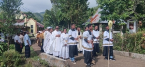 Babinsa Koramil 1602-02/Wolowaru Amankan Misa Syukuran Tahbisan Imamat di Desa Nuamulu