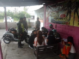 Babinsa Delodberawah Dampingi Mobile VCT, Perkuat Upaya Deteksi Dini HIV/AIDS di Jembrana