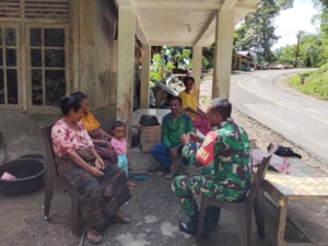 Babinsa Koramil 1602-02/Wolowaru Tingkatkan Keamanan dan Kedekatan dengan Warga Desa Wonda