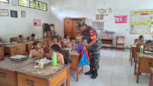Program Makanan Bergizi Gratis di Lembata Berjalan Lancar, Babinsa Beri Pendampingan
