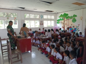 Babinsa Koramil Maurole Edukasi Siswa SDI Niranusa Tentang Bahaya Bullying
